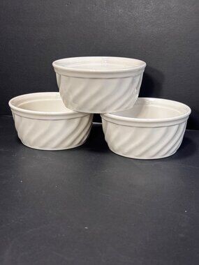 White Ceramic Ramekins Set Of 3 Round  Swirl Pattern For Baking Or Serving